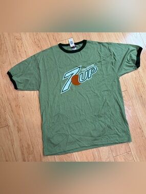 TNT 7UP The Uncola Ringer T-Shirt Men’s XL Green Retro Soda Graphic NWT